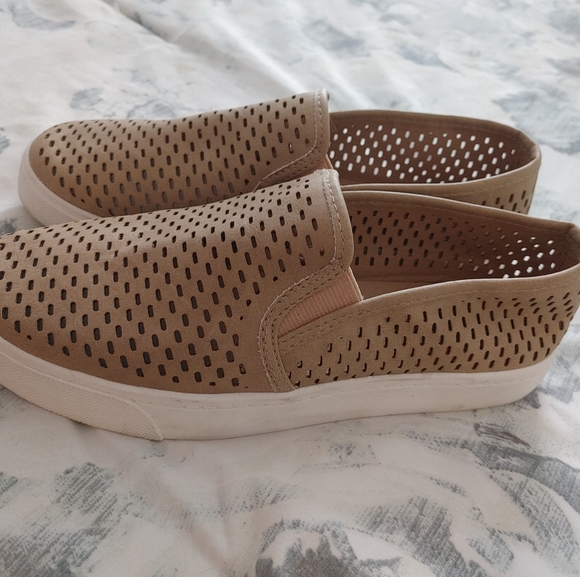 Casual Shoes - Brand New - Picture 2 of 3